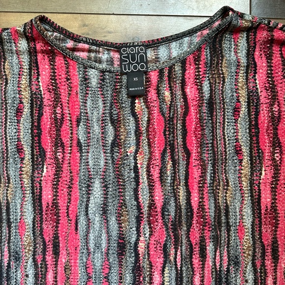 Clara Sunwoo Striped Abstract Print Top XS Pink Gray Black Stretch Button Detail - Picture 5 of 5
